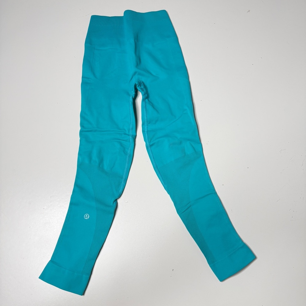 Lululemon light blue seamless leggings size 4